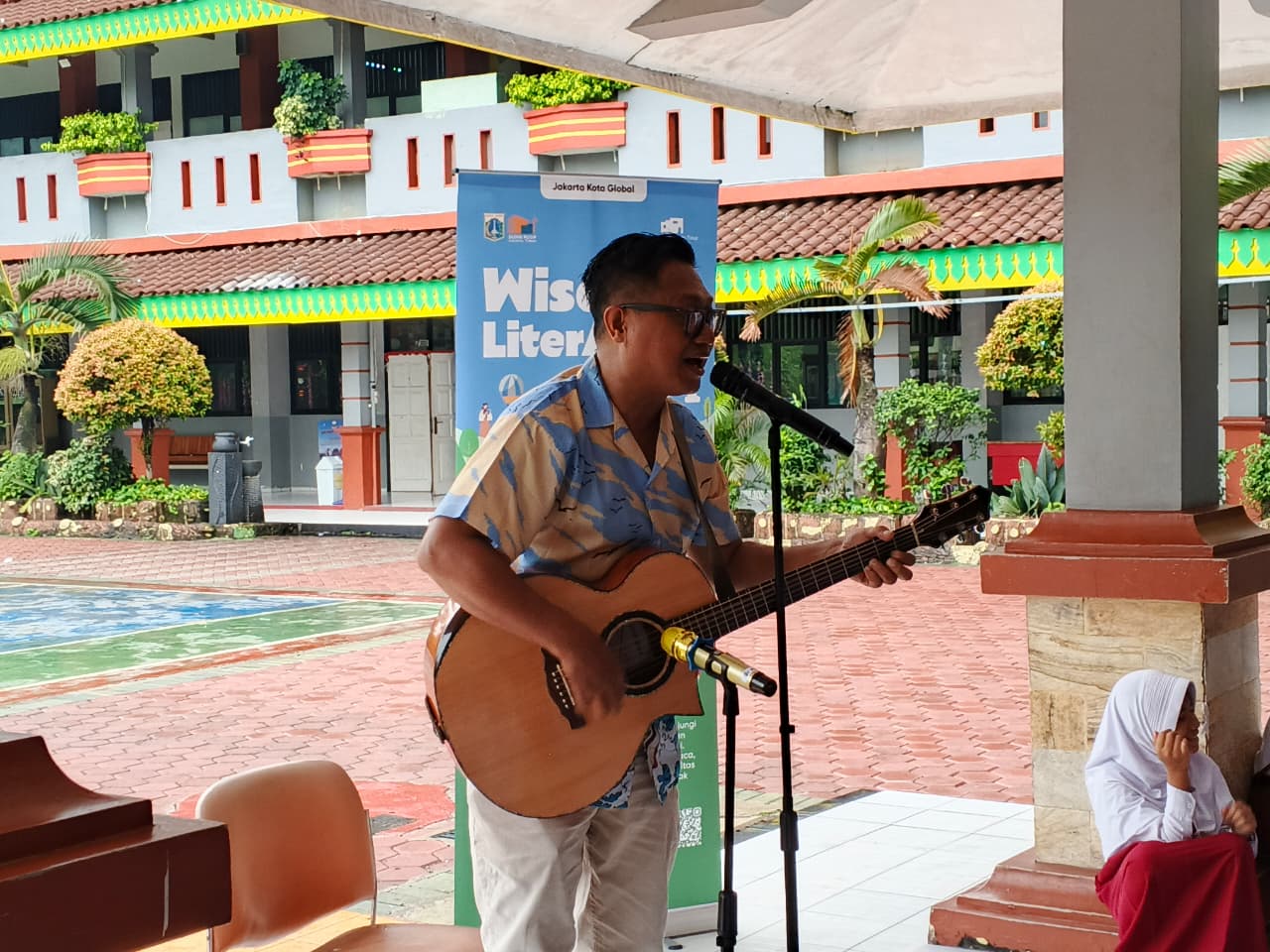 Wisata LiterAsyik Ke SDN Makasar 06